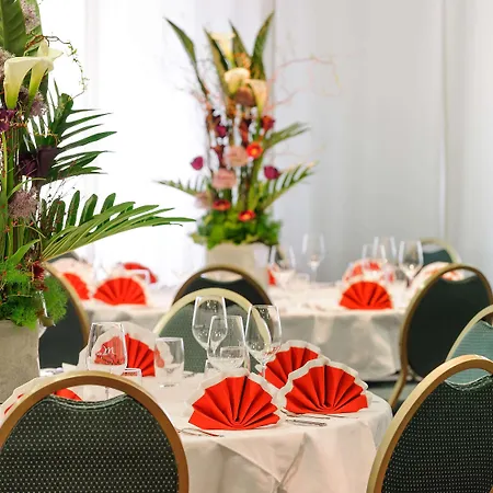 Mercure Sued Messe 4* Münih