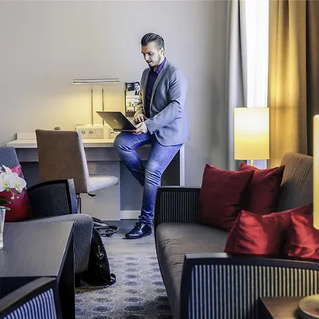 מלון Mercure Sued Messe 4*
